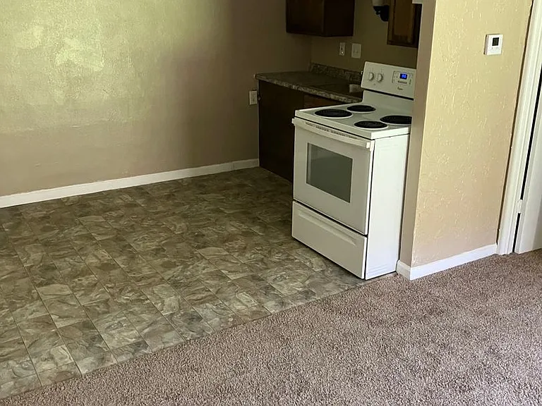 River Pointe Apartments — Photo 32