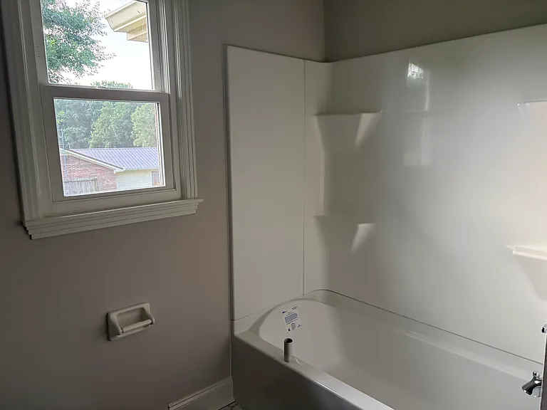 Main Bath, New tub