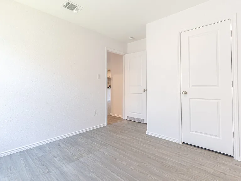 2807 Ruby Xing — Photo 14