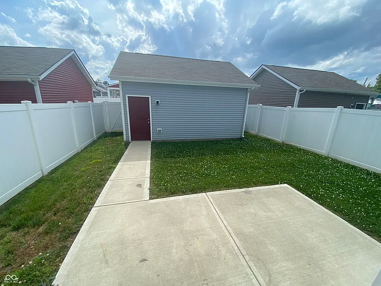 326 Warman Ave — Photo 9