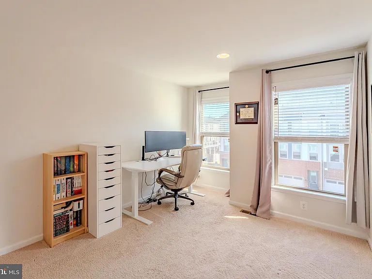 42506 Dogwood Glen Sq — Photo 40