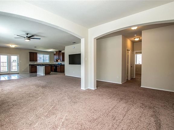 5th image of 1155 W Collins Cir