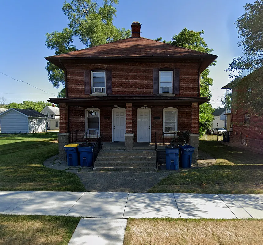 2 bed, 1.0 bath, 728 sqft, $900 — Photo 1