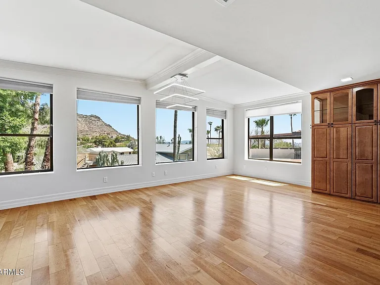 2221 E Vista Ave — Photo 14