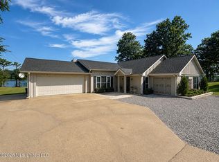 712 Lake Dr, Dundee, MS 38626