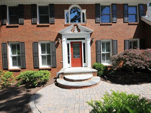 4th image of 290 Gatsby Pl