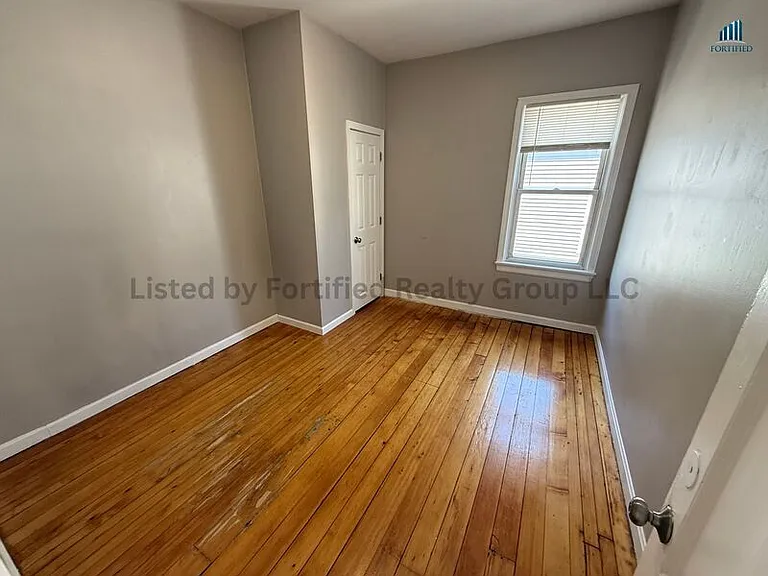 318 Broadway #2 — Photo 5