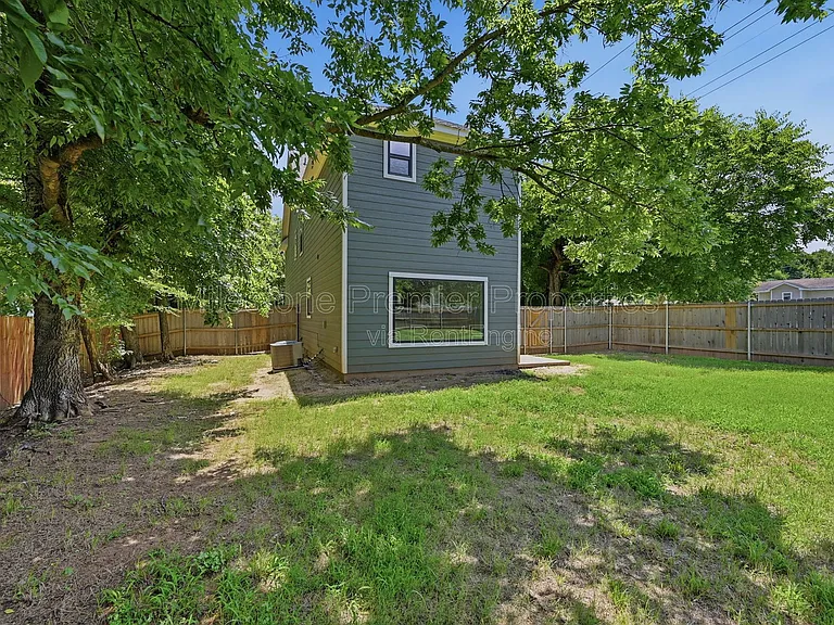 931 W Collins St — Photo 27