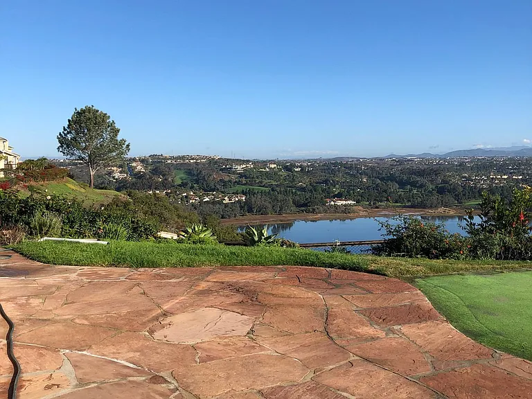 1807 Amalfi Dr — Photo 2