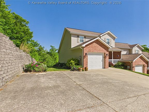 4th image of 20 Moonlight Dr