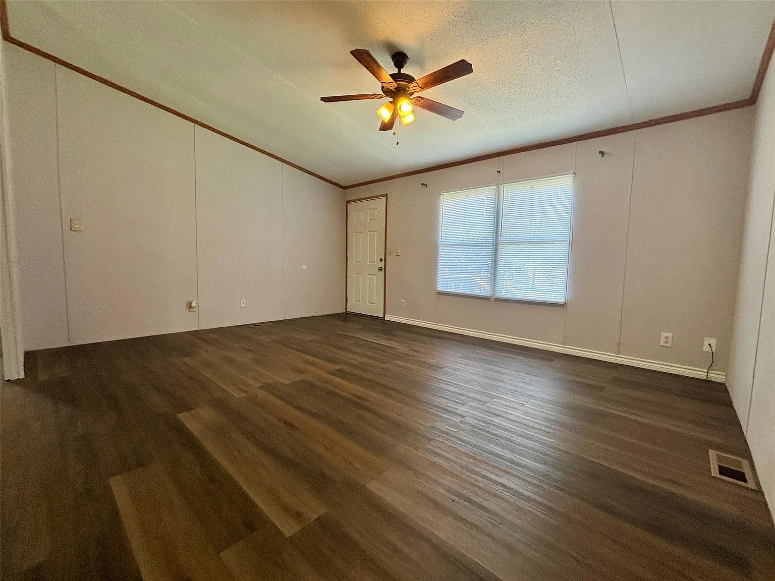 3 bed, 2.0 bath, 1344 sqft, $1,350 — Photo 4