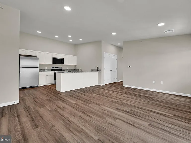1000 Colby Ln #1204 — Photo 23