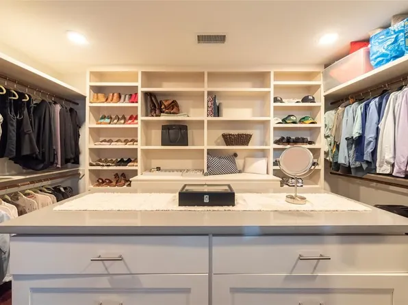 9610 Pagewood Ln, Houston, TX 77063