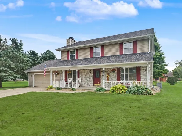 300 Gainesborough Ct, Monticello, IL 61856