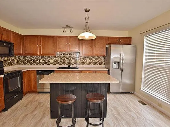 312 Wild Oak Dr, O'Fallon, MO 63368