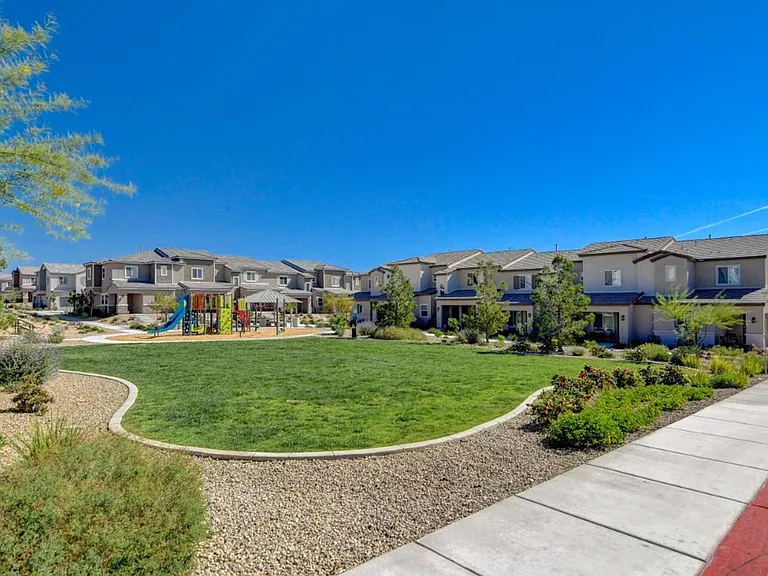 10772 Paget Ct — Photo 41