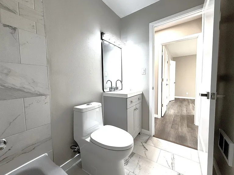 11049 W Hampton Ave — Photo 18