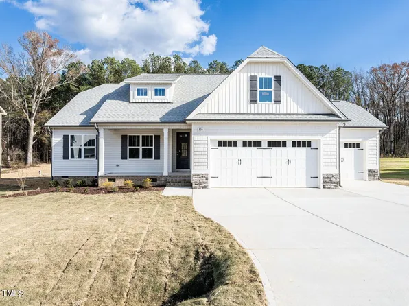 320 Hampshire Ct, Four Oaks, NC 27524