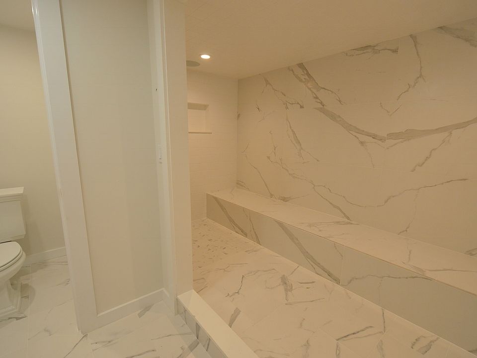 1st image of 16 Tiffany Dr