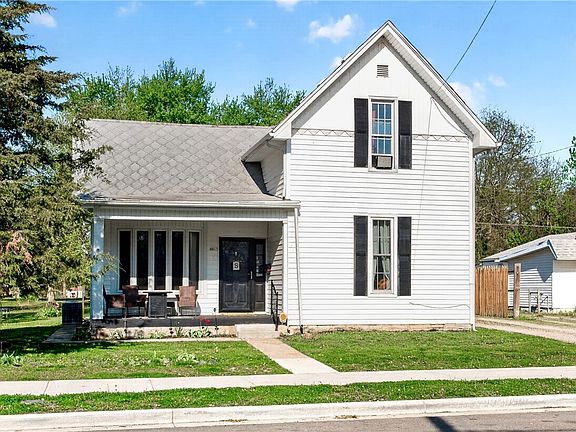 2nd image of 1117 N Maple St