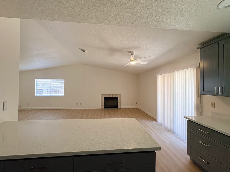 7757 Southbreeze Dr — Photo 8