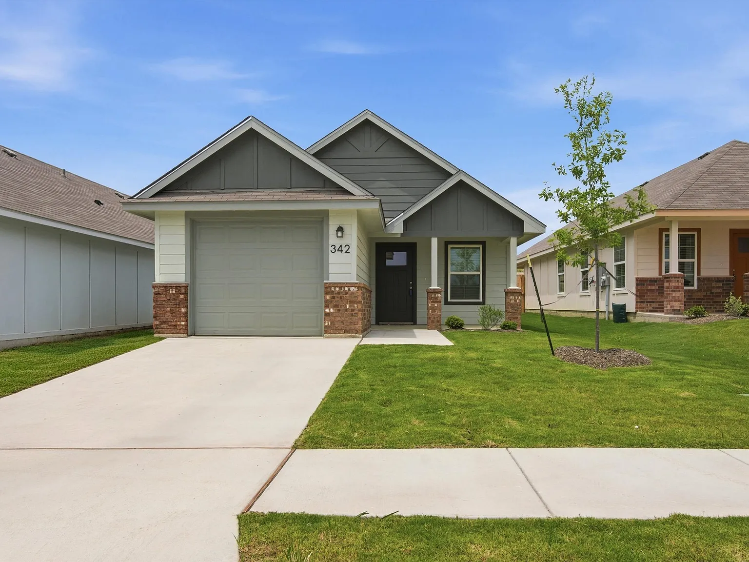 3 bed, 1120 sqft, $1,950 — Photo 2