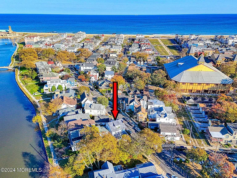 77 Asbury Ave — Photo 35