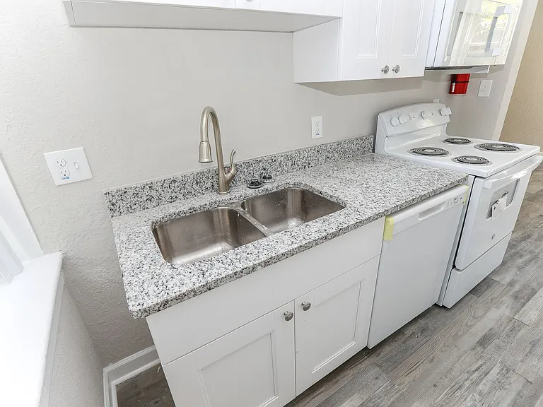 303 North St — Photo 11