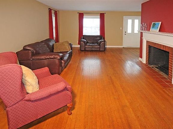 3rd image of 71 Laura Ave