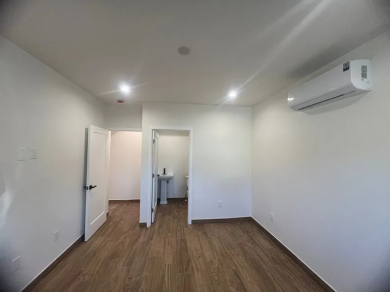 6903 Fulton Ave — Photo 11