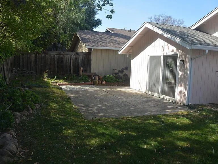 2221 Lynbrook Dr — Photo 30