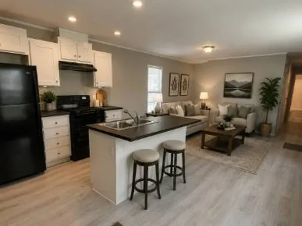 1501 Old State Rd #114, Mattoon, IL 61938