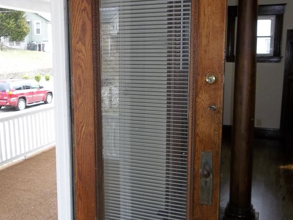2nd image of 733 Woodlawn Ave