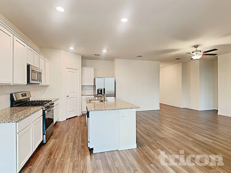 2401 Lalun Ln — Photo 6