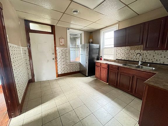 4th image of 2512 W 45th Pl