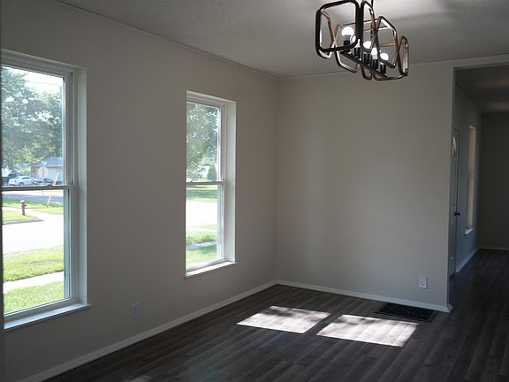 5th image of 500 6th Ave SW