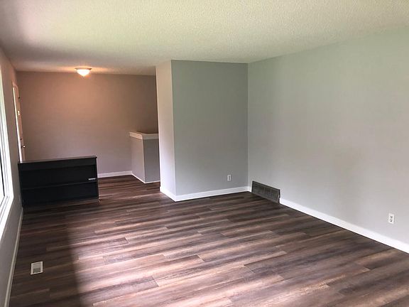 4th image of 42 Aspen Cres