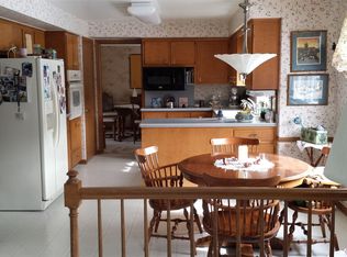 1409 Yorktown St, Grosse Pointe Woods, MI 48236