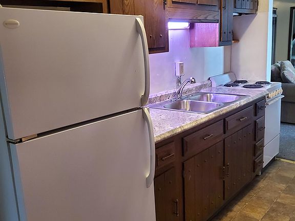 4th image of 257 W 8th St #5