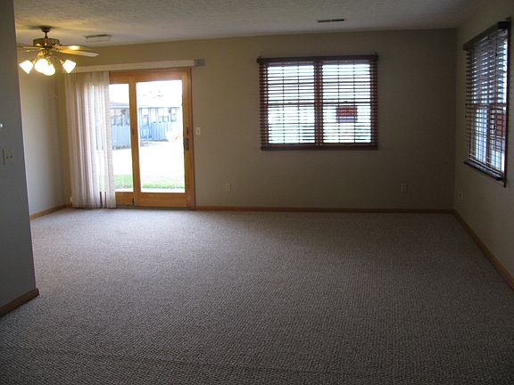 3rd image of 904 Avalon Dr