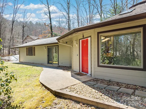 111 Oak Hollow Dr, Asheville, NC 28805