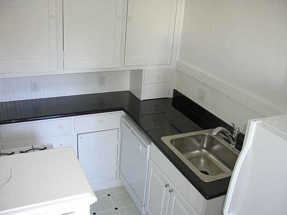 2nd image of 3333 Broderick St #205