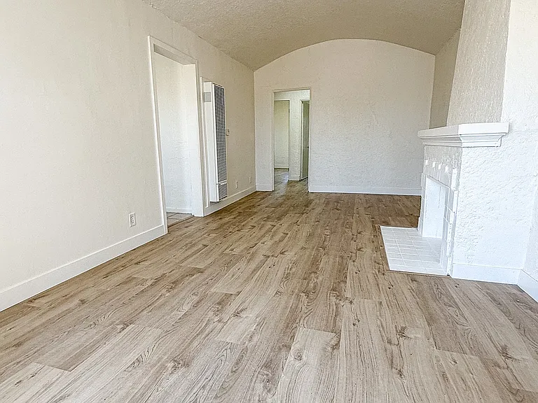 1531 W 84th St #1531 — Photo 2