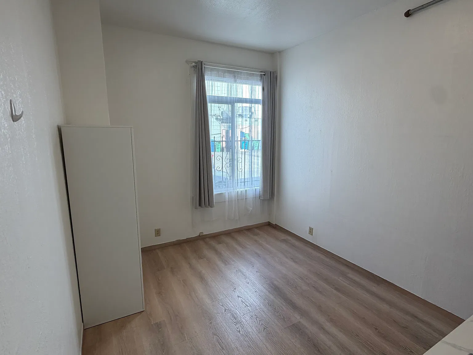 Studio, $1,100 — Photo 2