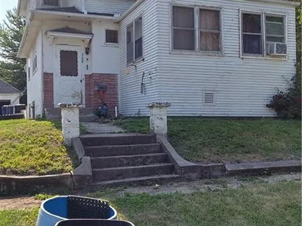 208 N Maple St, Gallatin, MO 64640