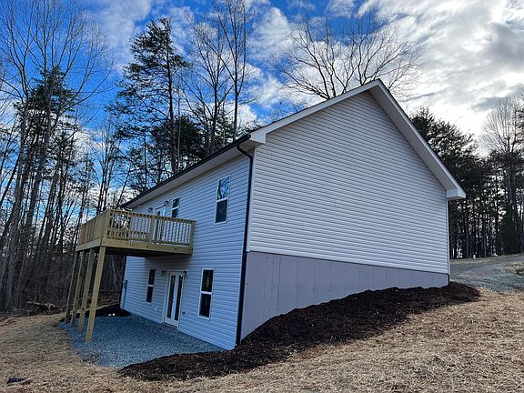 4th image of 1061 Mountain Vista Cir