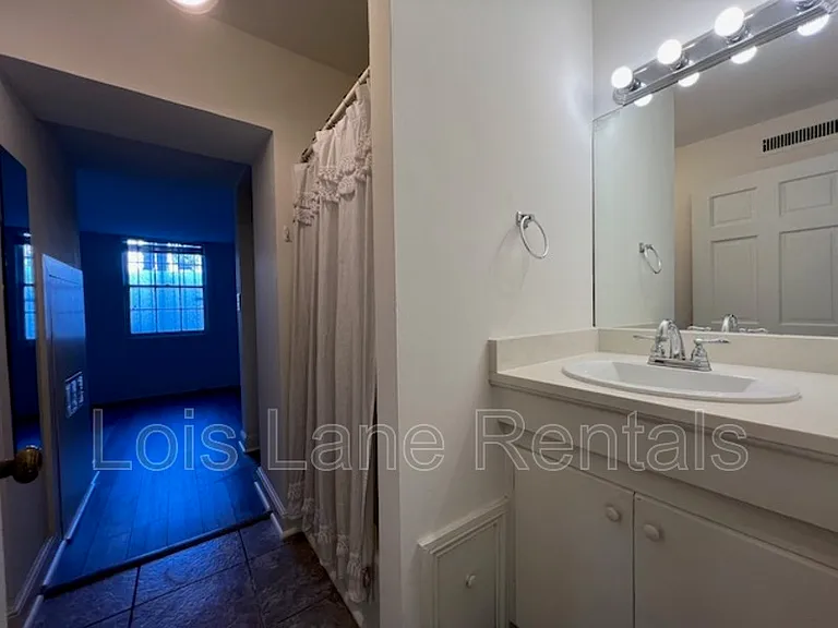 12 Wentworth St #B — Photo 8