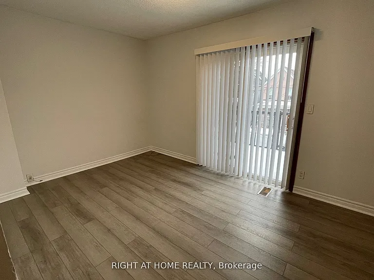 31 Hallam St #2 — Photo 6