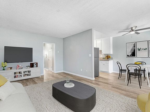 4th image of 11750 Kittridge St #46