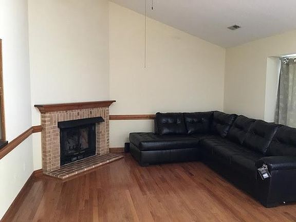 2nd image of 200 Woodcroft Pkwy